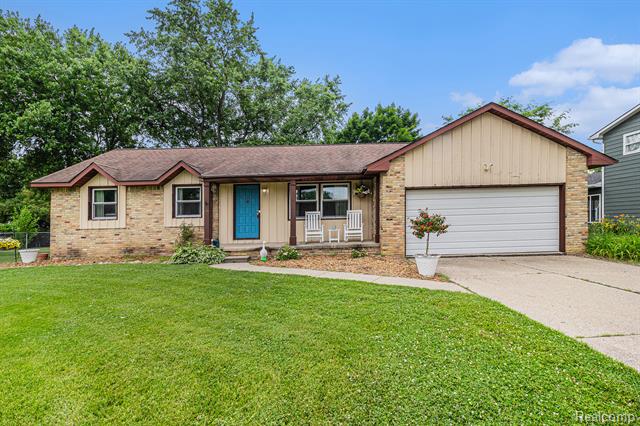 front view picture of 5369 Old Franklin Road, Grand Blanc, MI. 48439