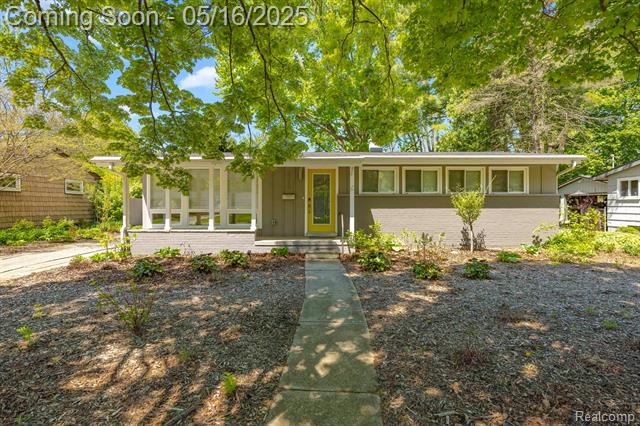 front view picture of 2710 Radcliffe Avenue, Ann Arbor, MI. 48104