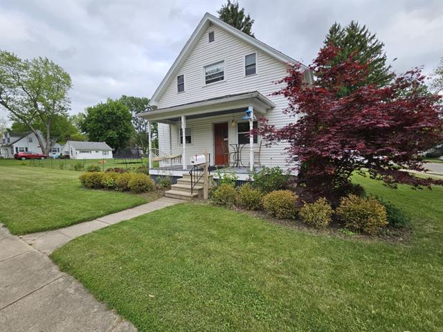 front view picture of 527 Jones Street, Grand Ledge, MI. 48837