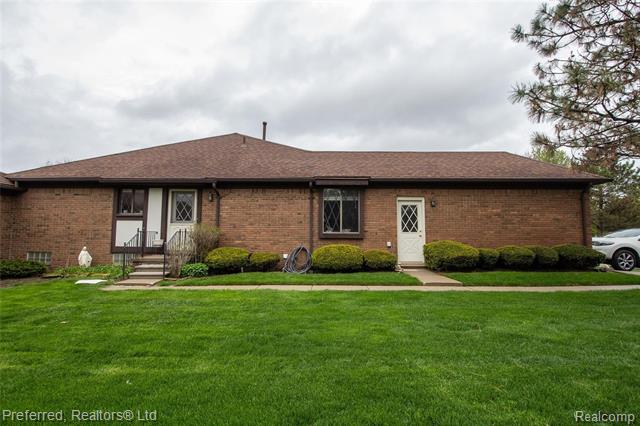 front view picture of 3345 Heritage Pkwy, Dearborn, MI. 48124