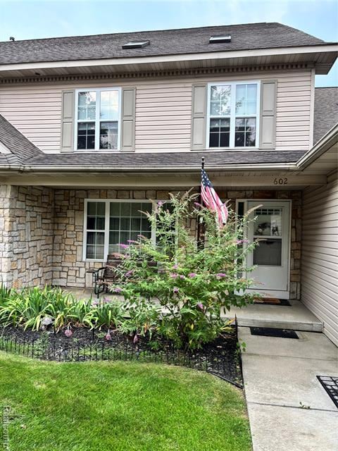 front view picture of 602 Fenton Commons Lane, Fenton, MI. 48430