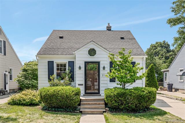 front view picture of 214 S Gainsborough Ave, Royal Oak, MI. 48067