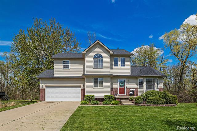 front view picture of 6101 Maple Trail, Grand Blanc, MI. 48439