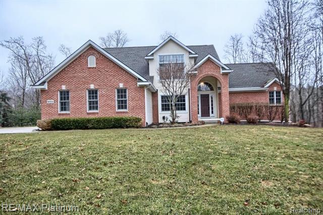 front view picture of 9503 Rolling Greens Drive, Pinckney, MI. 48169