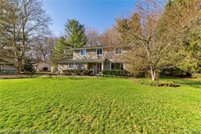 front view picture of 5219 Pine Hill Circle, Howell, MI. 48843