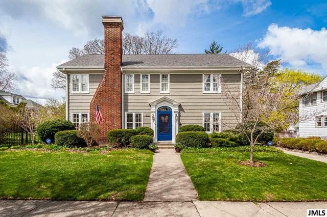 front view picture of 206 S Webster St, Jackson, MI. 49203