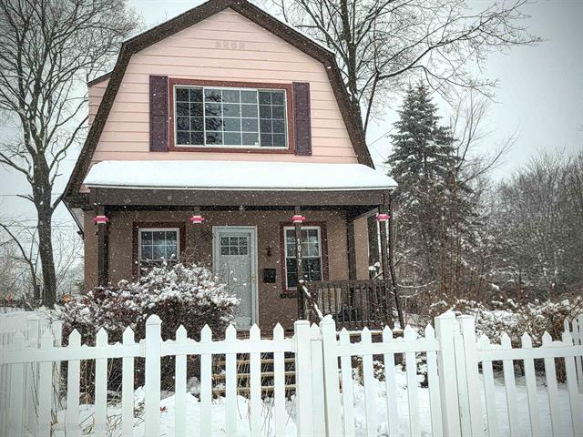 front view picture of 1017 Perry St, Flint, MI. 48504