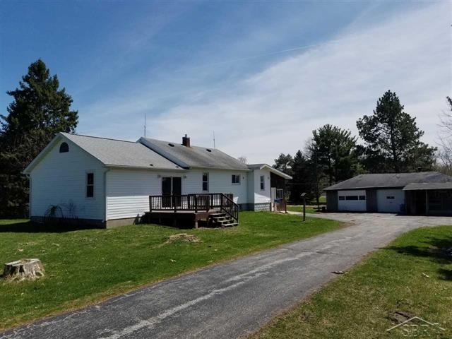 front view picture of 1744 Fischer Drive, Saginaw, MI. 48601