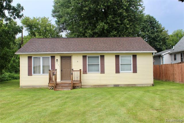 front view picture of 123 Hale Street, Fowlerville, MI. 48836