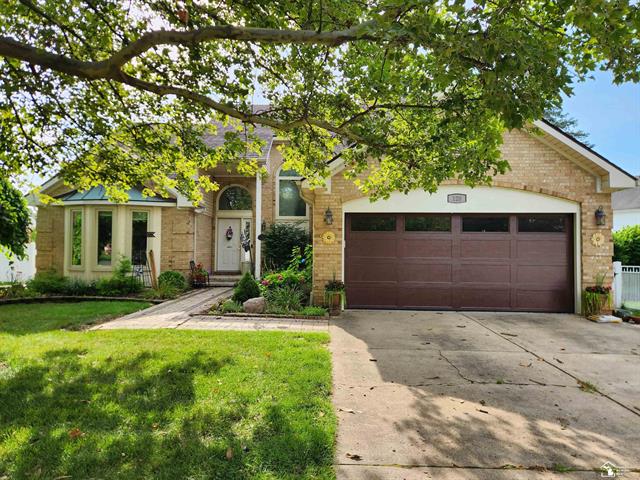 front view picture of 120 Ave De Lafayette, Monroe, MI. 48162