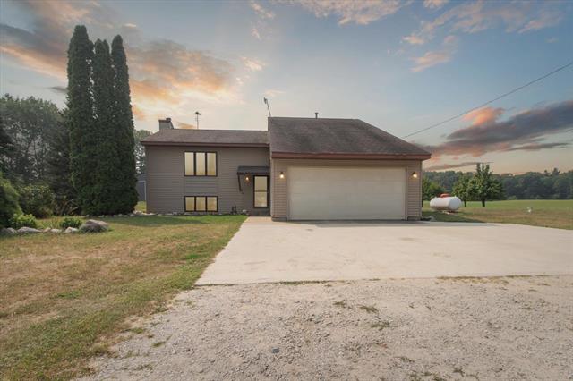 front view picture of 4218 E Klees Rd, Stanton, MI. 48888