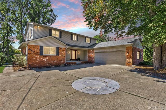 front view picture of 880 Artdale Drive, White Lake, MI. 48383