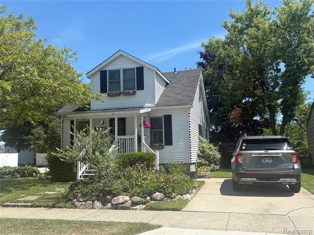 front view picture of 26612 Barrington St, Madison Heights, MI. 48071