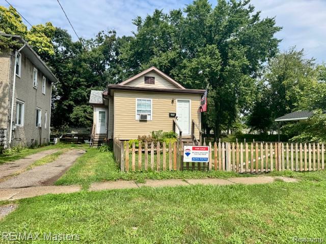 front view picture of 606 Church Street, Monroe, MI. 48161