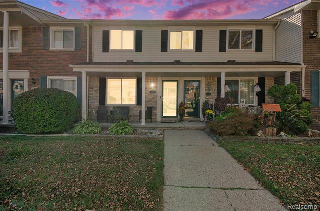 front view picture of 38171 Jamestown Dr, Sterling Heights, MI. 48312