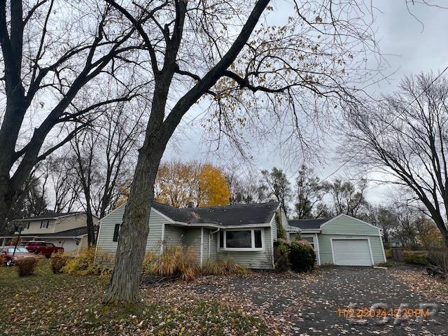 front view picture of 4209 Occidental Hwy, Adrian, MI. 49221