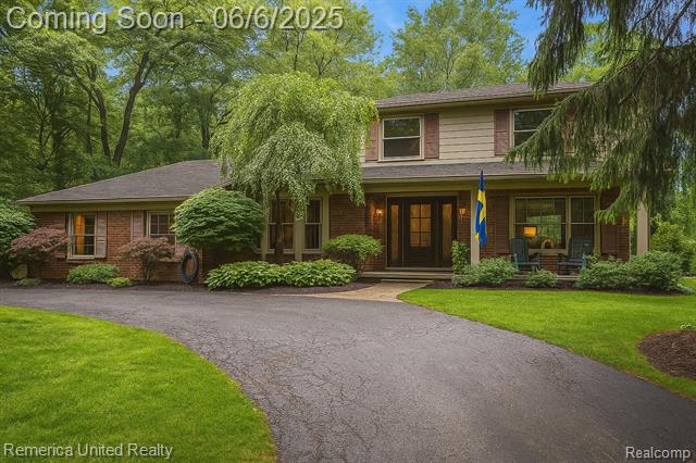 front view picture of 11187 Shadywood Drive, Brighton, MI. 48114