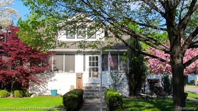 front view picture of 202 S Connecticut Ave, Royal Oak, MI. 48067