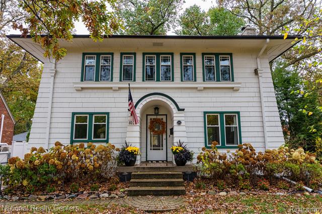 front view picture of 1027 W 11 Mile Rd, Royal Oak, MI. 48067