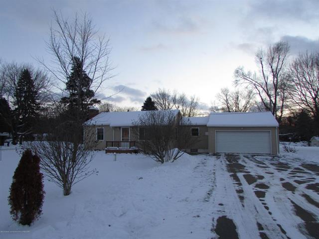 front view picture of 695 N Cedar Street, Mason, MI. 48854