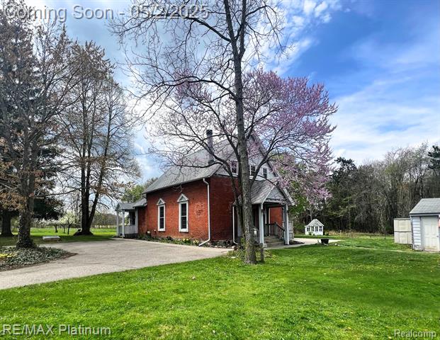 front view picture of 4015 Bennett Lake Road, Fenton, MI. 48430