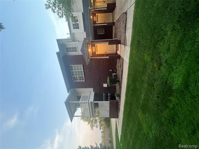 front view picture of 5379 Twin Oaks, Sterling Heights, MI. 48314