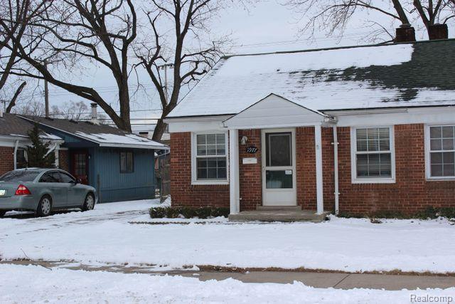 front view picture of 1977 Princeton Rd, Berkley, MI. 48072