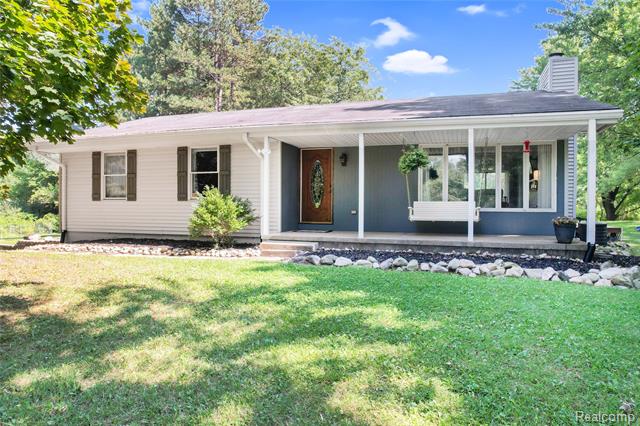 front view picture of 1711 Chilson Road, Howell, MI. 48843