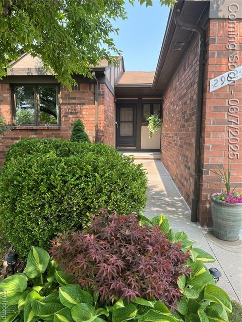 front view picture of 29624 Red Oak Drive, Warren, MI. 48092