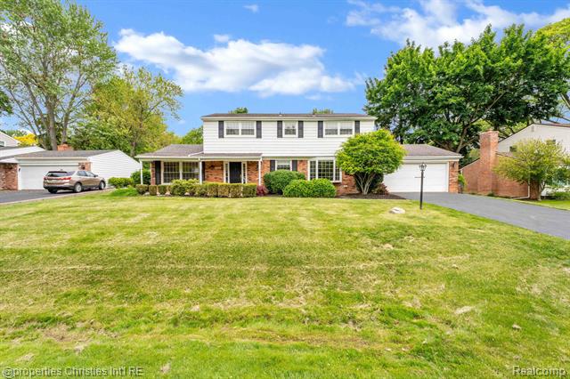 front view picture of 30200 Fiddlers Grn, Farmington, MI. 48334