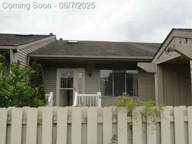 front view picture of 62340 Arlington Circle, South Lyon, MI. 48178
