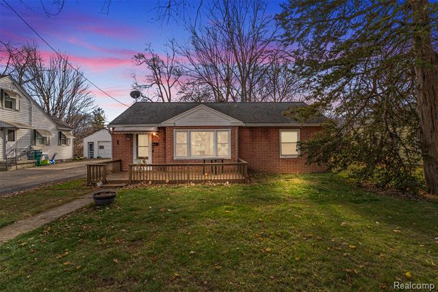 front view picture of 821 Ryan Street, Owosso, MI. 48867