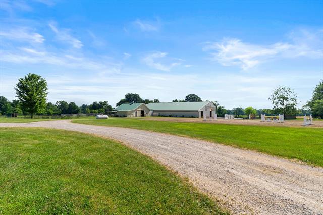 front view picture of 2699 Cedar Lake Road, Howell, MI. 48843