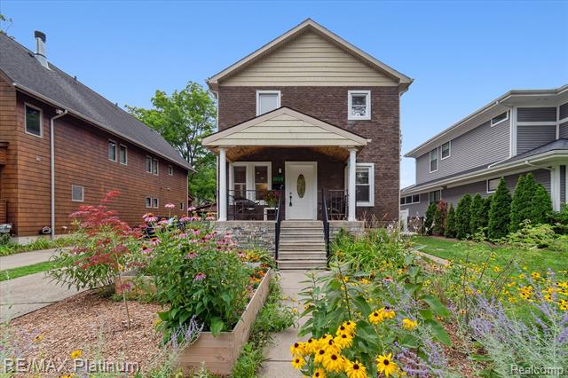 front view picture of 120 Kayser Ave, Royal Oak, MI. 48067