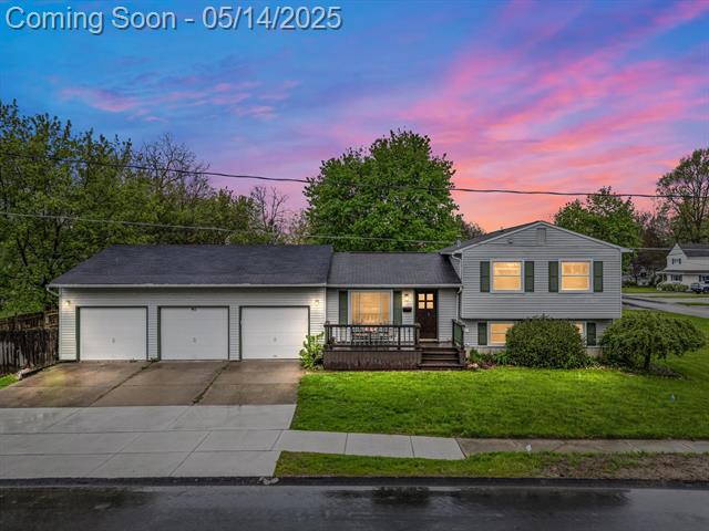 front view picture of 345 Center Street, Fenton, MI. 48430