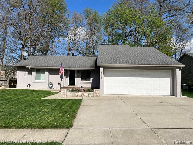 front view picture of 1041 Fairway Trails Drive, Brighton, MI. 48116