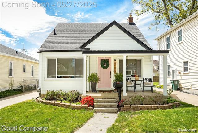 front view picture of 208 S Edgeworth Ave, Royal Oak, MI. 48067