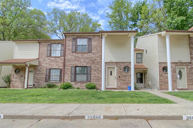 front view picture of 35844 Castlewood Court, Westland, MI. 48185