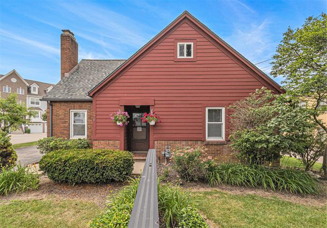 front view picture of 570 N Maple Rd, Ann Arbor, MI. 48103