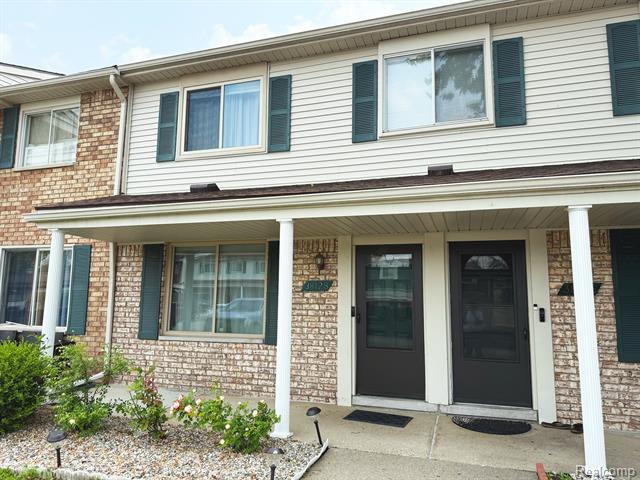 front view picture of 38128 Jamestown Dr, Sterling Heights, MI. 48312