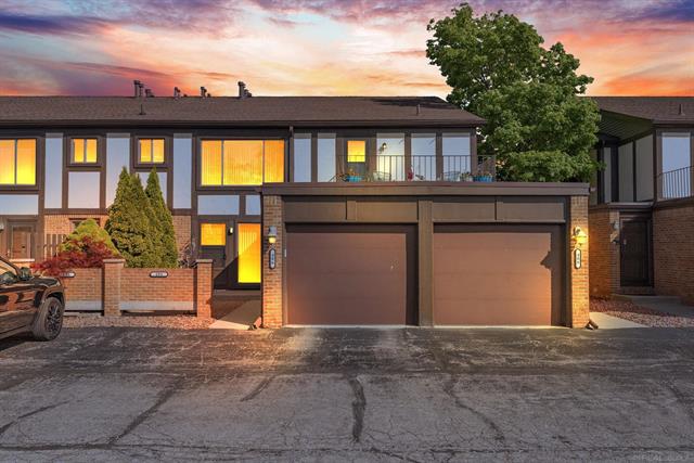 front view picture of 408 Country Club Dr, Saint Clair Shores, MI. 48082