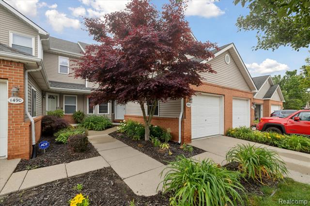 front view picture of 1484 Steeplechase Court, Howell, MI. 48843
