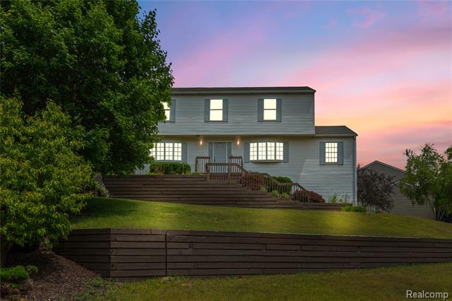 front view picture of 10944 Charring Cross Circle, Whitmore Lake, MI. 48189