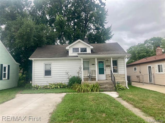 front view picture of 26721 Barrington St, Madison Heights, MI. 48071