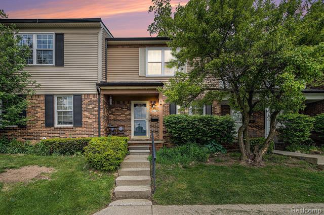 front view picture of 3472 Burbank Drive, Ann Arbor, MI. 48105