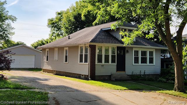 front view picture of 1020 N Monroee  Street, Lapeer, MI. 48446
