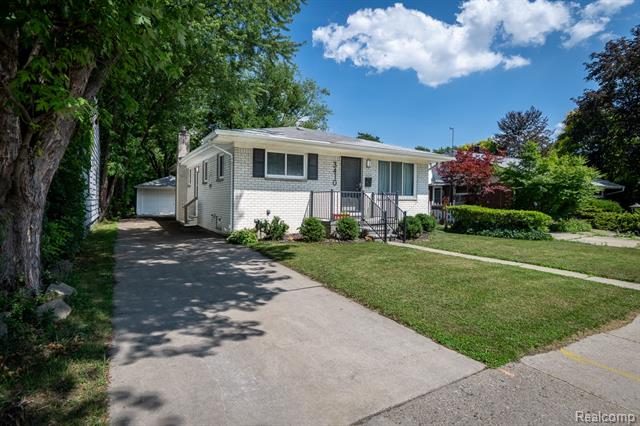 front view picture of 3410 Main Street, Royal Oak, MI. 48073