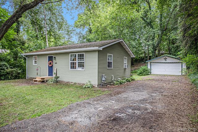 front view picture of 664 E Highland Road, Howell, MI. 48843
