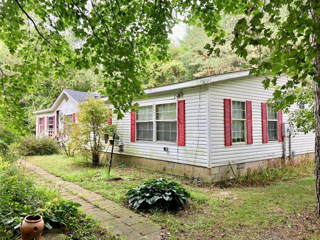 front view picture of 11923 Spencer Rd, Sumner, MI. 48889