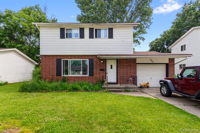 front view picture of 927 Piper, Saginaw, MI. 48604